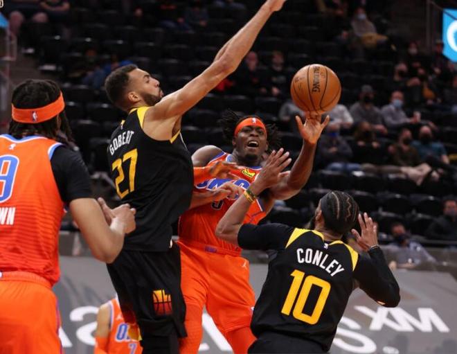 转折点！犹他爵士回应争议；欧篮联转会期攻防权衡；更衣室稳定；心理建设被强调的简单介绍