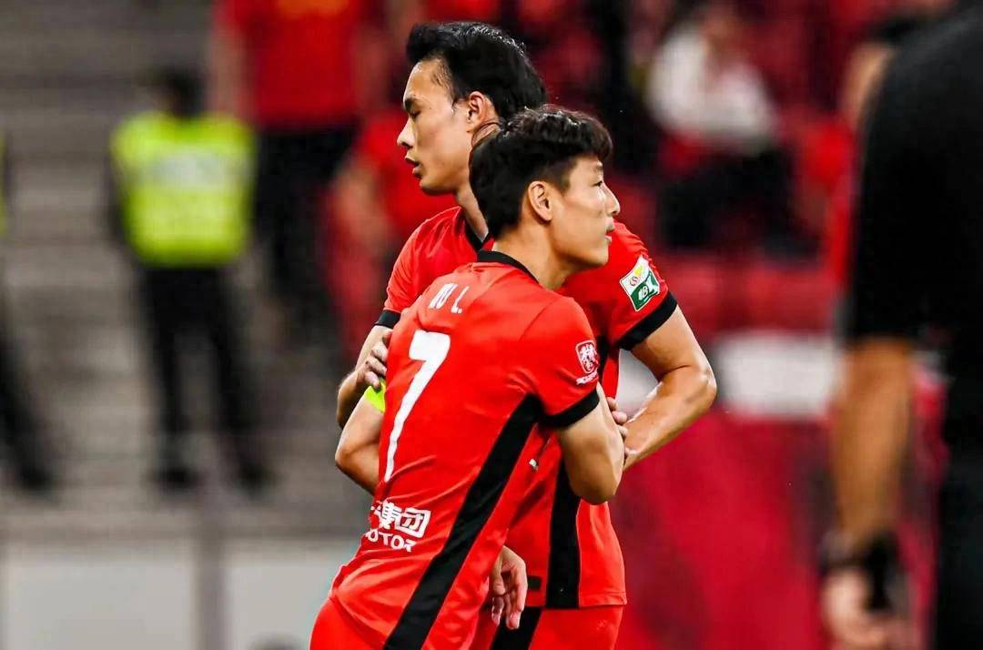 爱游戏正版官网包含赛后体能课后，上海海港完成体检备战足总杯，压力陡增，年轻球员得到机会的词条